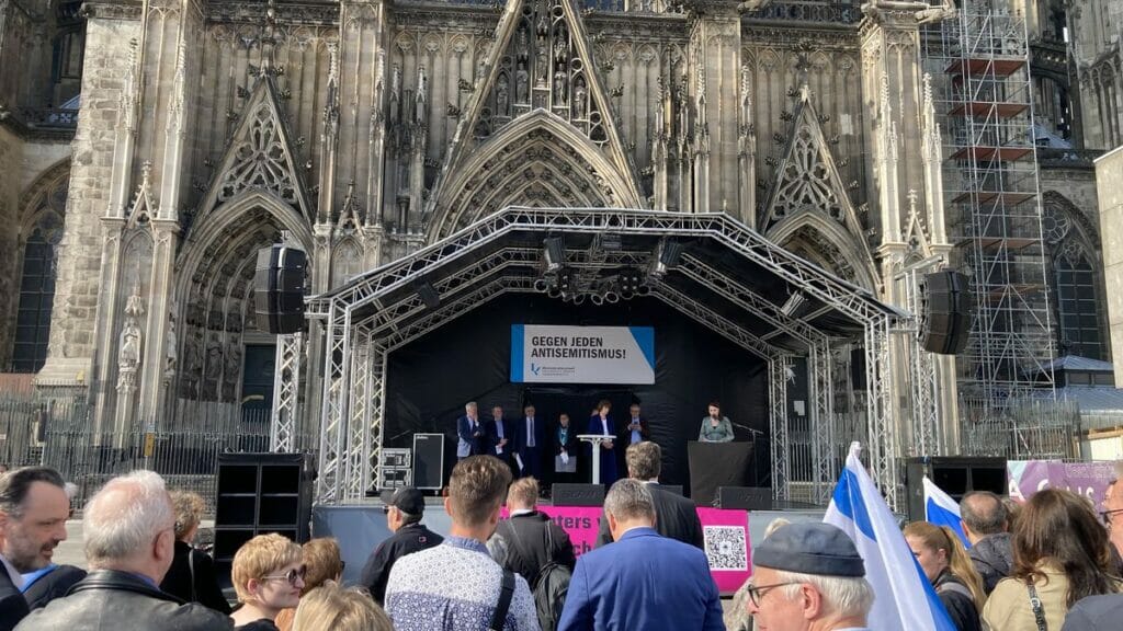 Demonstration gegen den antisemitischen Sänger Roger Waters in Köln