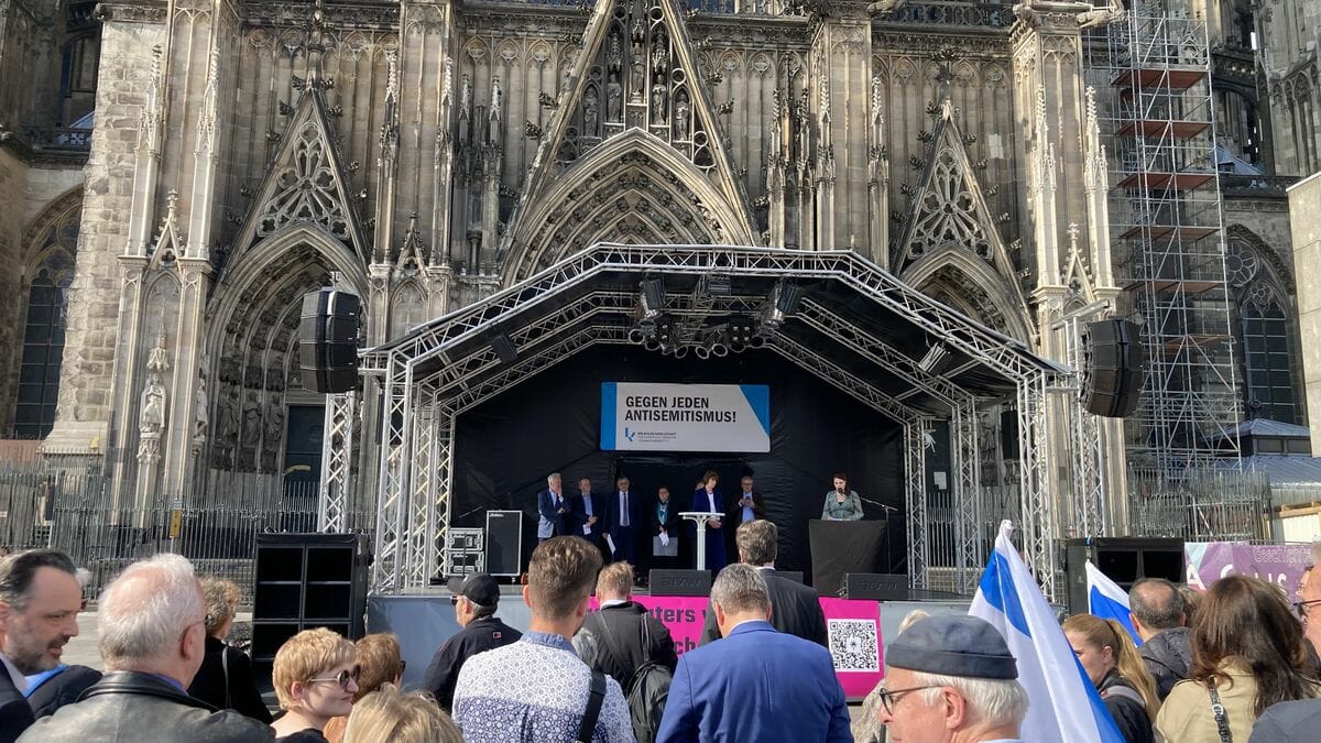 Demonstration gegen den antisemitischen Sänger Roger Waters in Köln