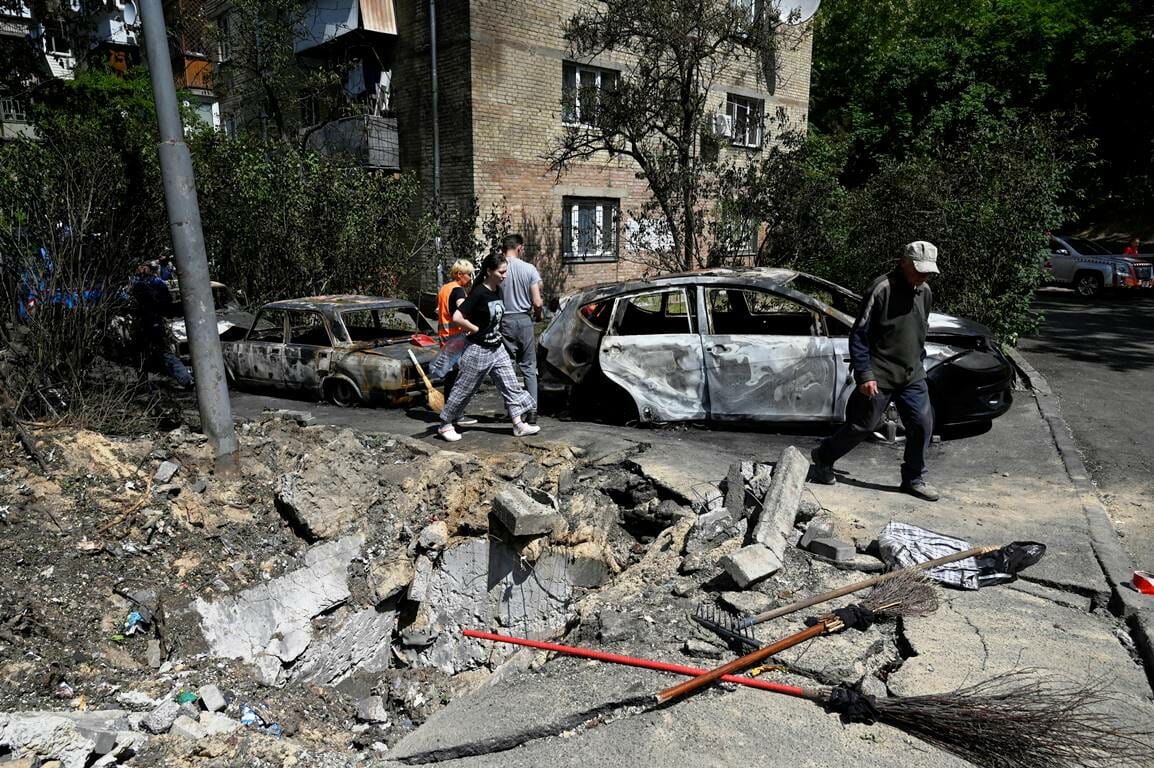 Einschlagsort einer iranischen Kamikaze-Drohne in Kiew. (© imago images/Sipa USA)