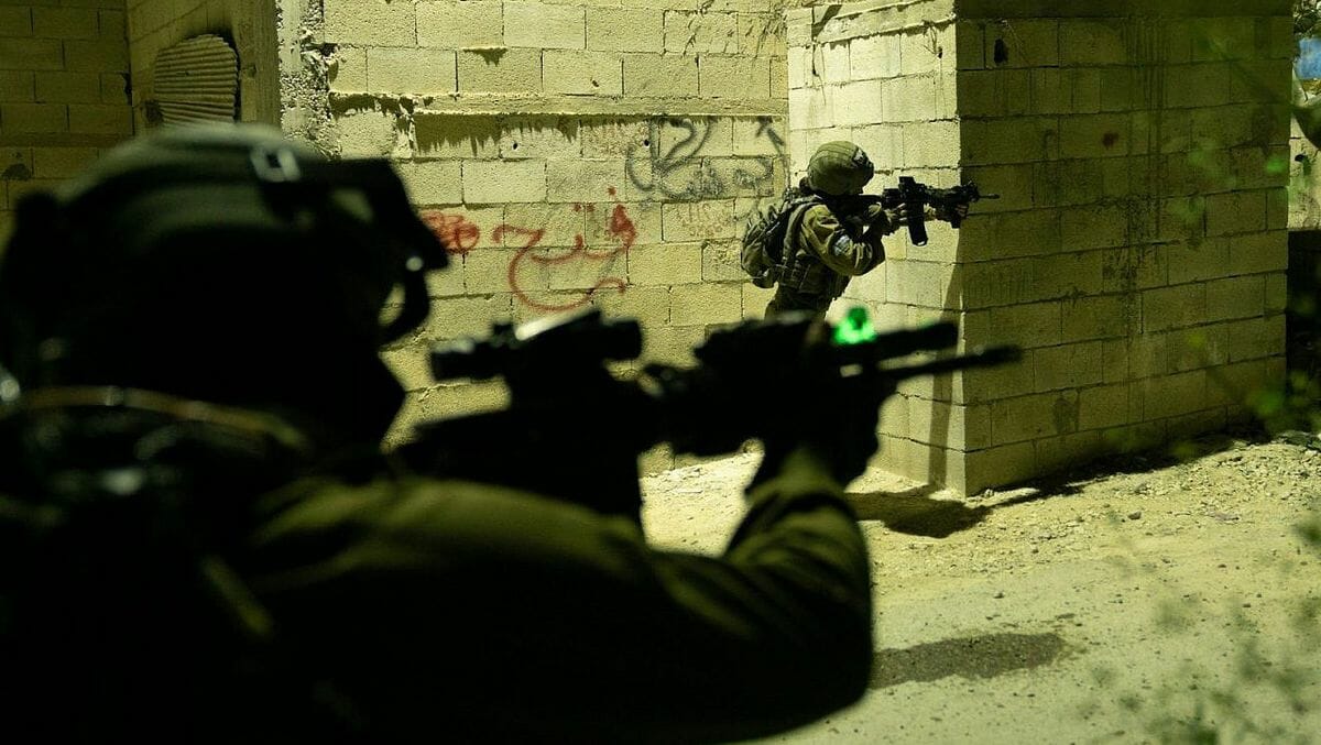 Israelische Soldaten bei einer Anti-Terror-Razzia in Al-Yamun, in der Nähe von Dschenin in der nördlichen Westbank