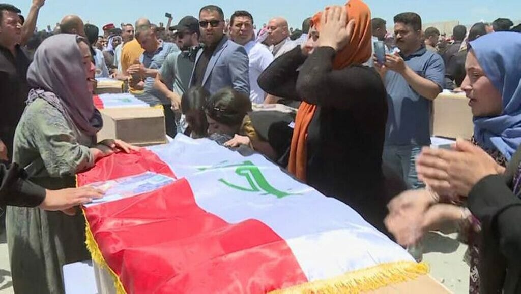 Jesiden im Shingal erhalten Särge mit Ihren vom IS ermordeten Angehörigen zurück