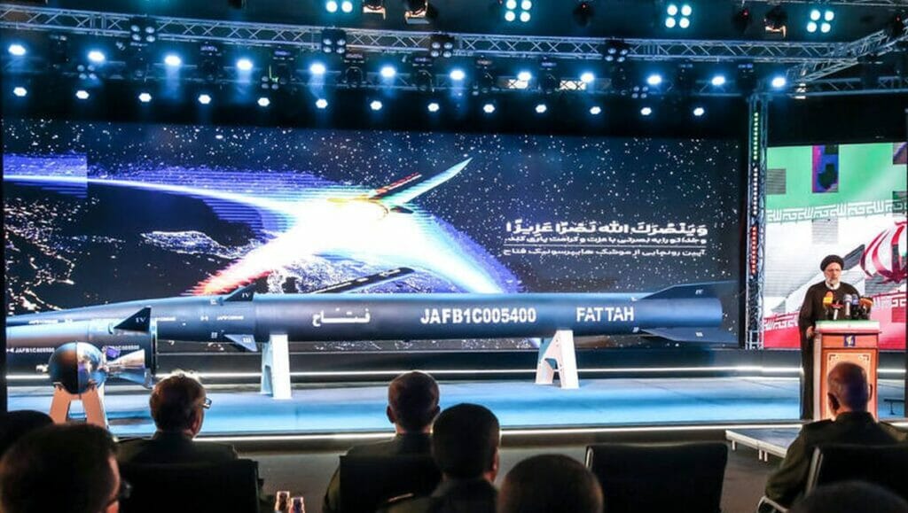 Khameneis Präsident Raisi präsentiert Überschallrakete, die Tel Aviv in weniger als 400 Sekunden erreichen könne