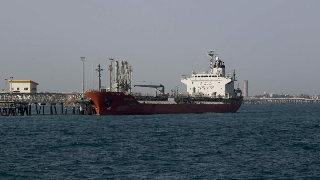 Verschleierte Ölexporte: ein chinesischer Tanker am Kharg-T-Pier im Persischen Golf