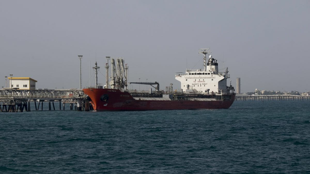 Verschleierte Ölexporte: ein chinesischer Tanker am Kharg-T-Pier im Persischen Golf