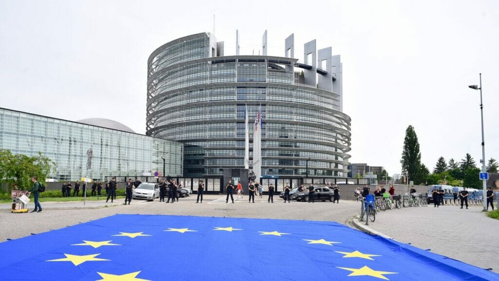 Das Europäische Parlament verurteilt Abbas‘ Autonomiebehörde wegen Antisemitismus in Lehrbüchern