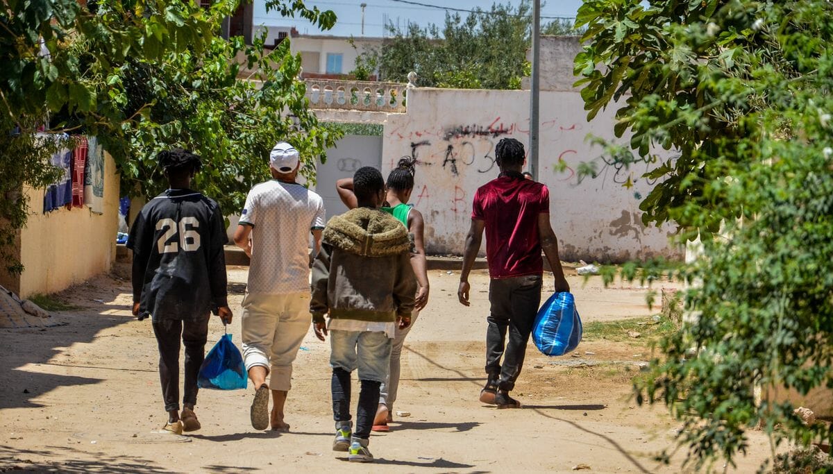 Nach Unruhen in Sfax haben tunesische Behörden hunderte subsaharische Migranten in die Wüste deportiert