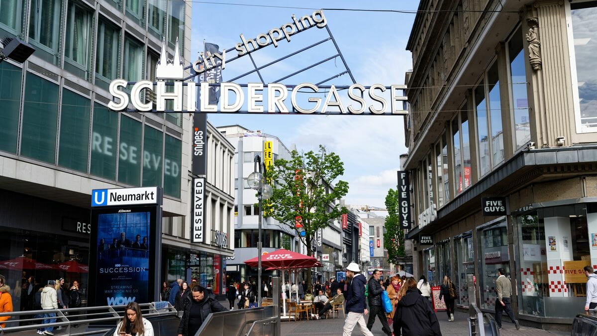 Die Kölner Schildergasse, in der die Aktivistinnen von Abaya Sultan ihre Aktionen durchführen