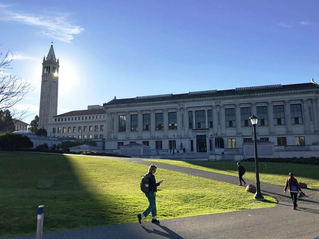 Der Campus der Universität Berkeley. Auch hier kann man viel über progressive Ideologie, aber nur wenig über den realen Iran lernen. (© imago images/Kyodo News)