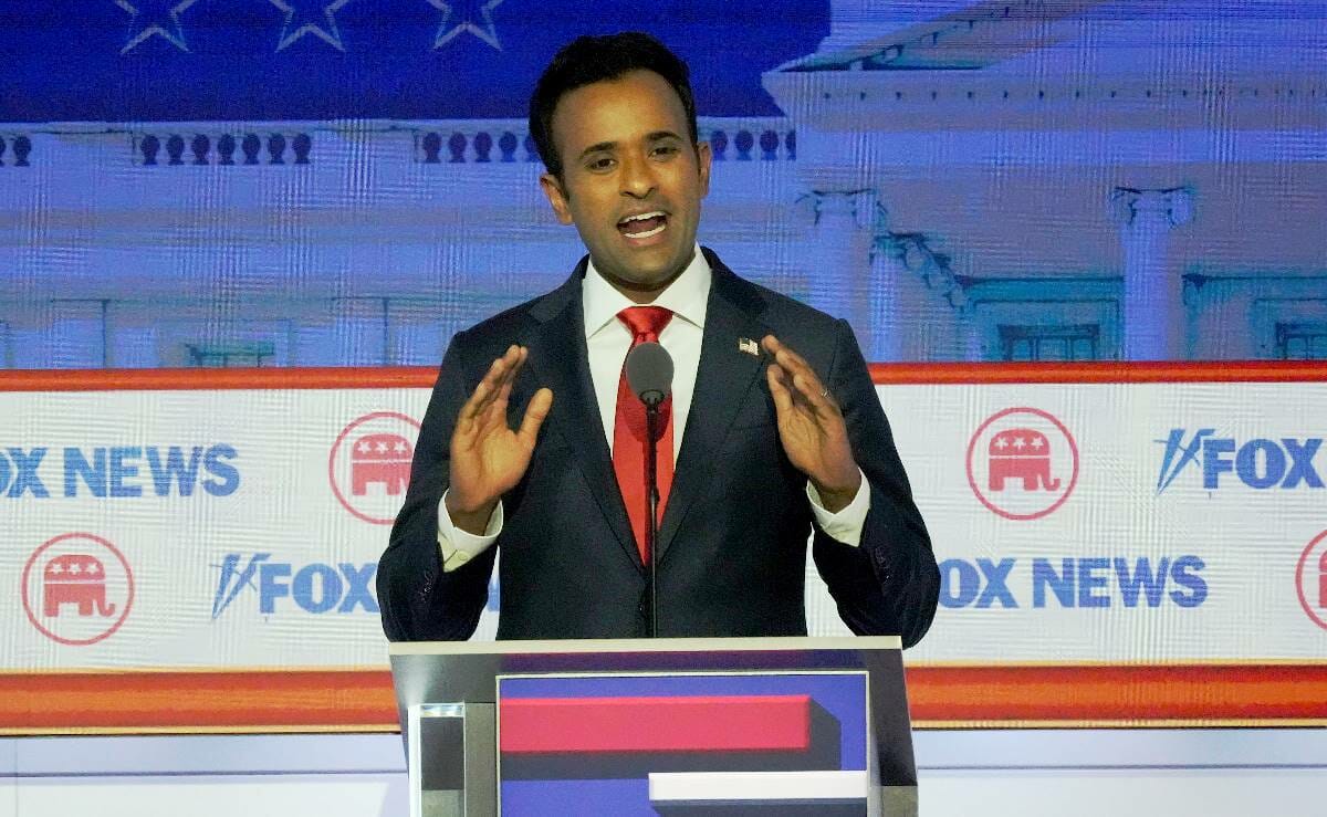 Vivek Ramaswamy wollte bei der Vorwahlkampfdebatte der Republikaner Fragen zu Israel ausweichen. (© imago images/USA TODAY Network)