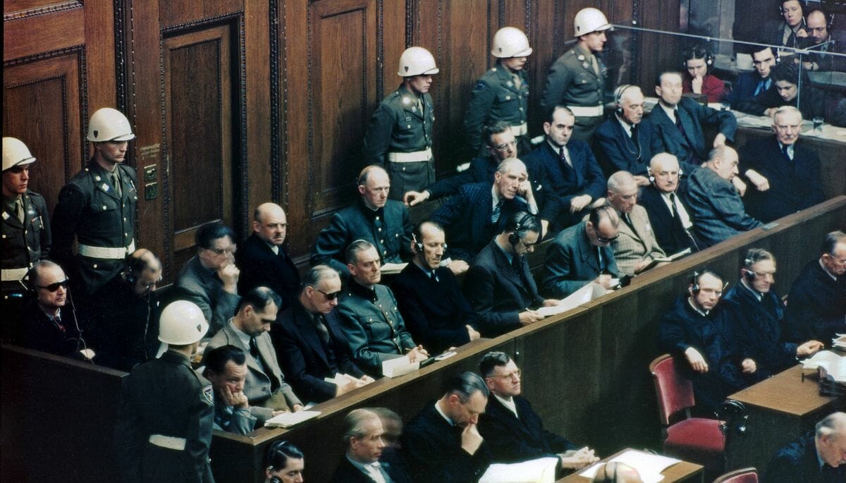 Seine Motive legt Hank Greenspun anhand der Anklageschrift der Nürnberger Prozesse dar
