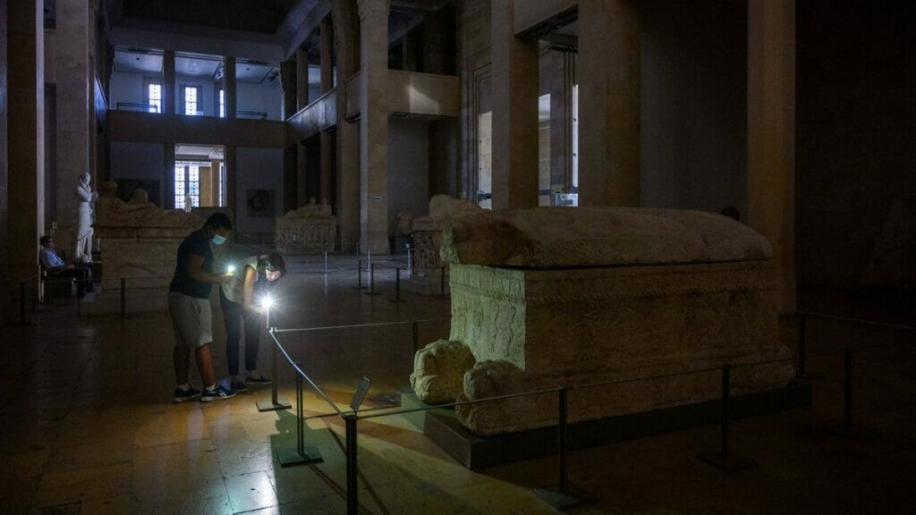 Libanon: Selbst im Nationalmuseum in Beirut bleiben aufgrund des Strommangels die Lichter aus