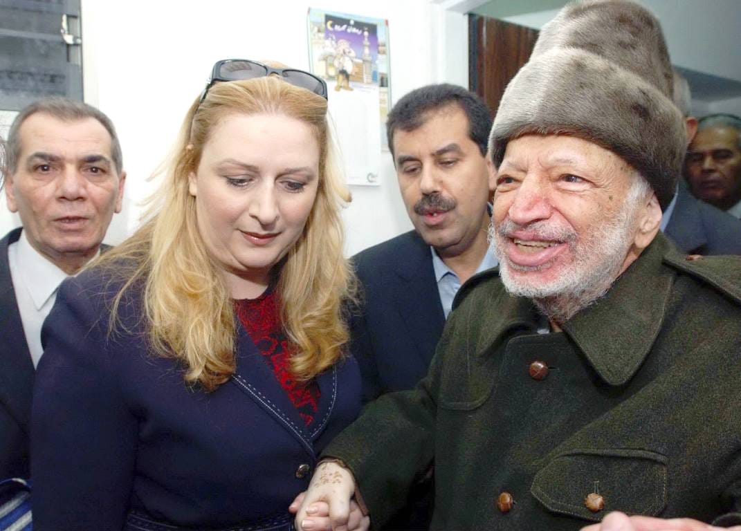 Arafat, eineinhalb Wochen vor seinem Tod: Nichts wies damals auf eine radioaktive Vergiftung hin. (© imago images/ABACAPRESS)