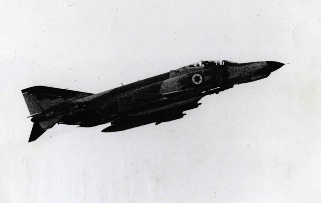 F-4-Kampfjets, die von den USA an Israel geliefert wurden, waren im Jom-Kippur-Krieg den Flugzeugen der arabischen Staaten deutlich überlegen. (© imago images/ZUMA/Keystone)