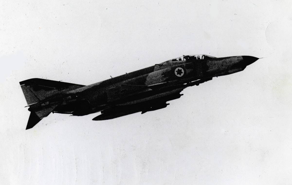 F-4-Kampfjets, die von den USA an Israel geliefert wurden, waren im Jom-Kippur-Krieg den Flugzeugen der arabischen Staaten deutlich überlegen. (© imago images/ZUMA/Keystone)