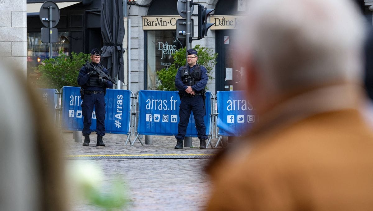 Bewachung der Gedenkkundgebung für den von einem IS-Einzelkämpfer ermordeten Dominique Bernard