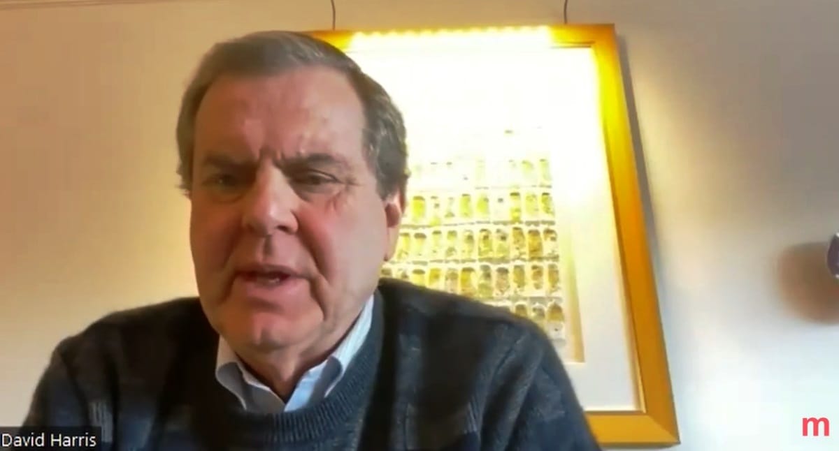 David Harris, der frühere langjährige Geschäftsführer des American Jewish Committee. (Quelle: YouTube/Mena-Watch)