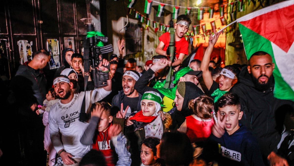 Wie Helden empfangen: Gegen israelische Geiseln ausgetauschte palästinensische Terroristen