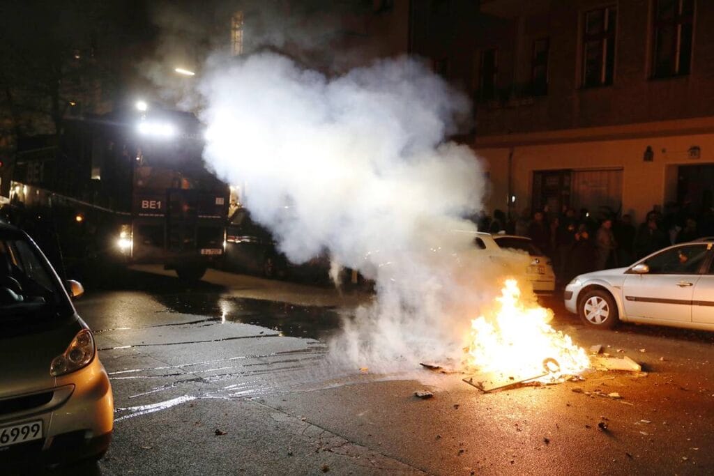 Starker Anstieg an Straftaten in Deutschland: Verbotene Palästinenser-Demonstration in Berlin-Neukölln. (© imago images/dts Nachrichtenagentur)