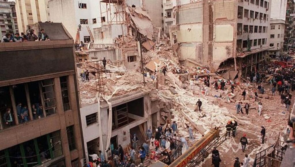 Nach dem Hisbollah-Anschlag auf das jüdische Gemeindezentrum AMIA in Argentiniens Hauptstadt Buenos Aires