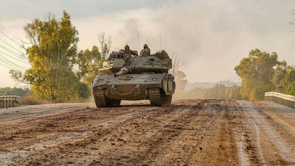 Ein israelischer Panzer an der Grenze zum Gazastreifen