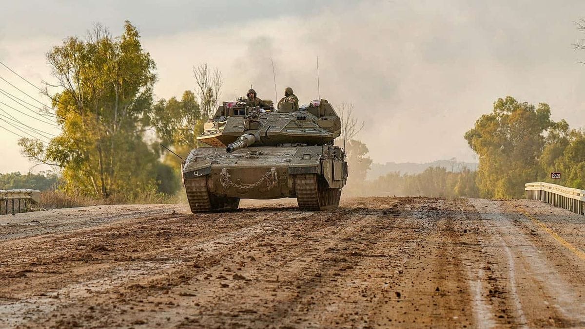 Ein israelischer Panzer an der Grenze zum Gazastreifen