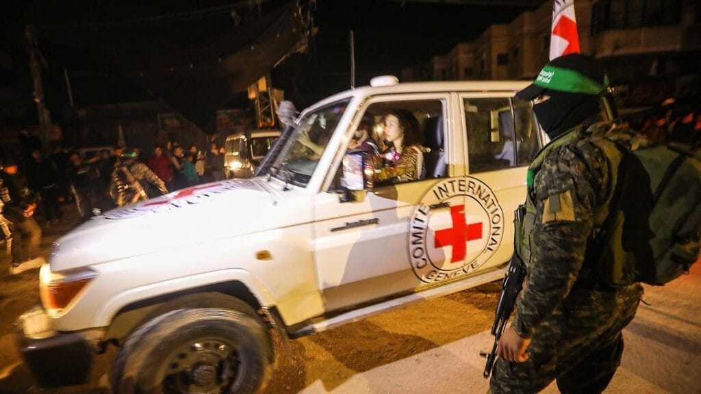 Die Terrorkämpfer der Hamas nutzten die Geiselfreilassungen für eine perfide Medieninszenierung