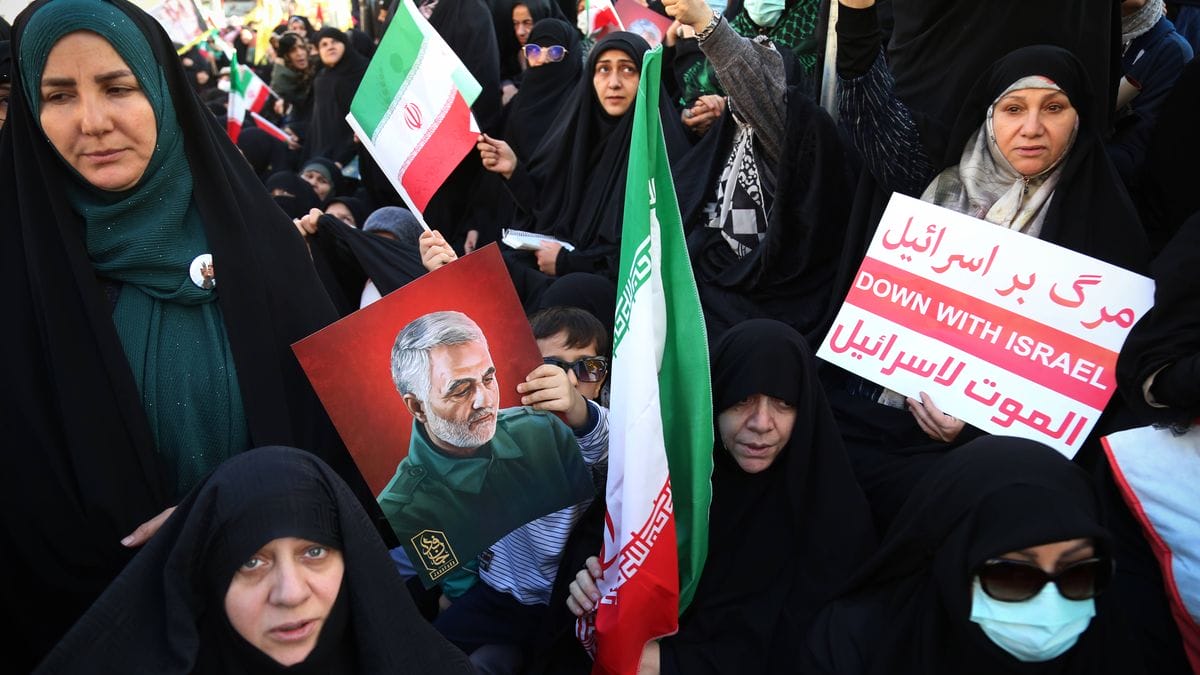 Iranische Anhängerinnen Soleimanis demonstrieren in Teheran gegen Israel