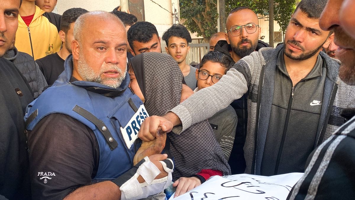Der Chef des al-Jazeera-Büros in Gaza, Wael Al-Dahdou, beim Begräbnis seines Sohnes Hamza