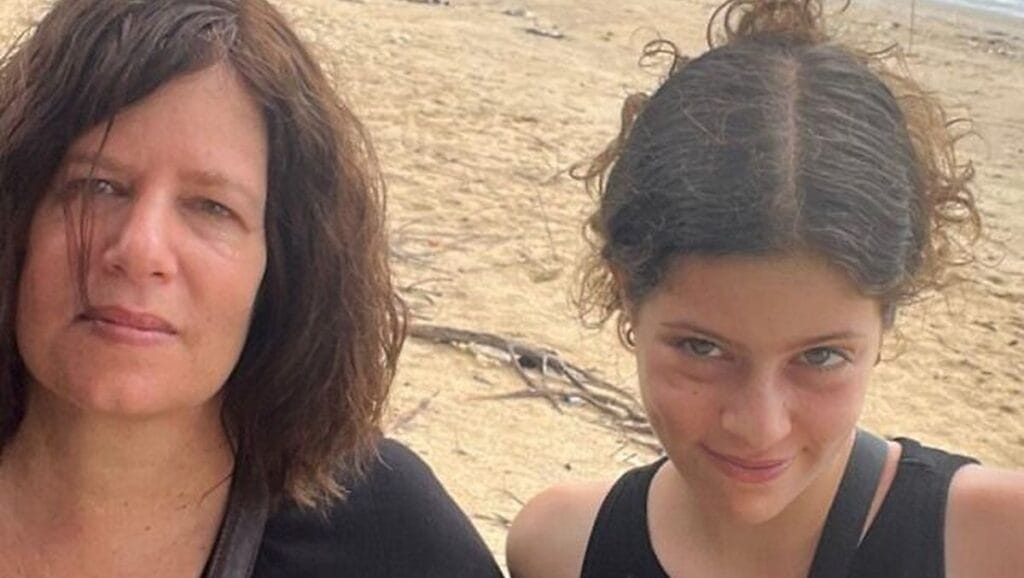 Die dreizehnjährige Gaza-Geisel Hila Rotem-Shoshani mit ihrer Mutter Raya