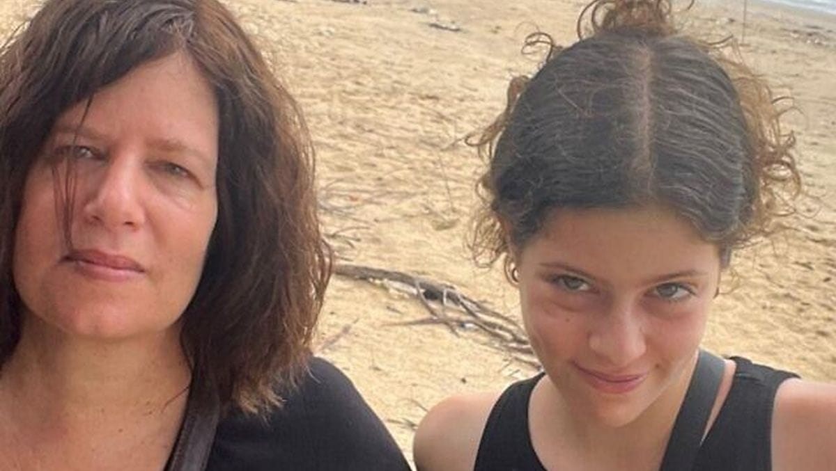 Die dreizehnjährige Gaza-Geisel Hila Rotem-Shoshani mit ihrer Mutter Raya