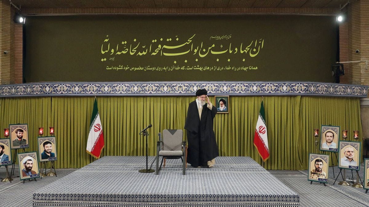 Das iranische Regime stützt sich auch auf massenpsychologische Manipulationstechniken