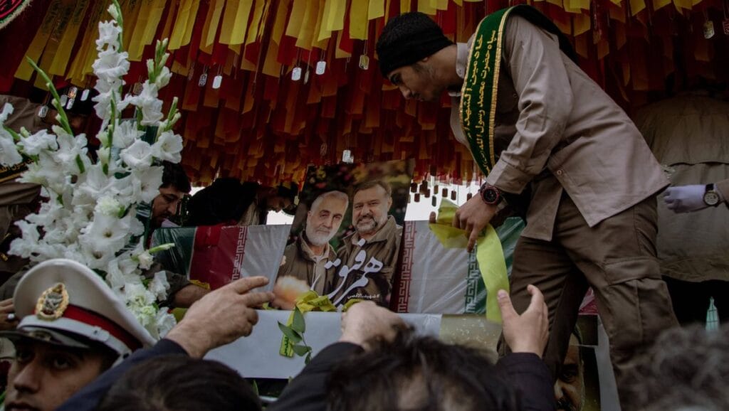 Gedenkzeremonie für Qassem Soleimani und Kazi Mousavi im Iran