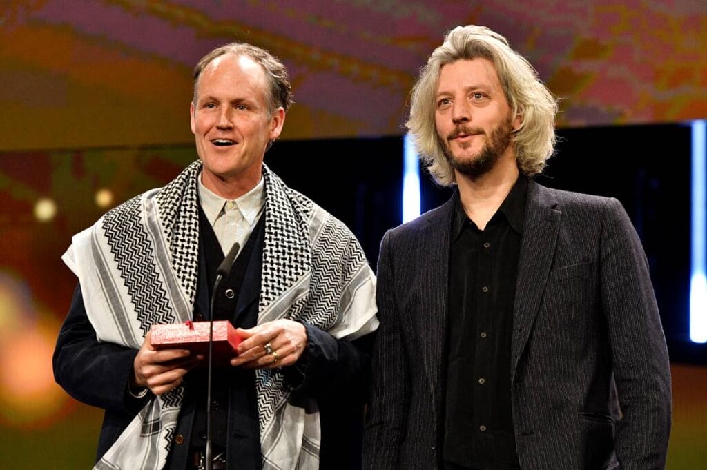 Bei der Abschlussgala bekundete Ben Russell (li.) seine Solidarität mit »all unseren Genossen« im Gazastreifen. (© imago images/Future Image)
