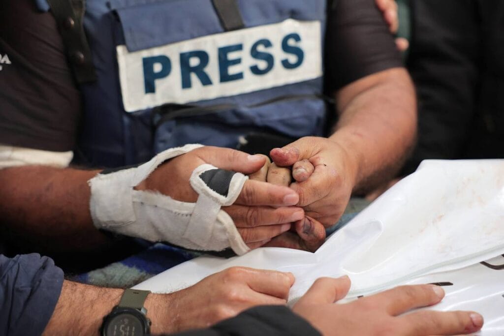 Begräbnis eines Al-Jazeera-Journalisten in Gaza. Laut der israelischen Armee war er Mitglied des Islamischen Dschihad. (© imago images/APAimages)