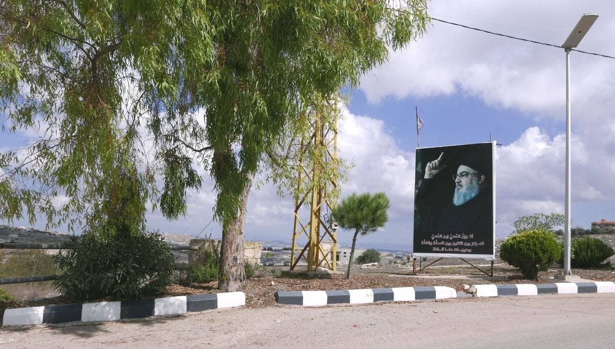 Nasrallah-Plakat im Südlibanon: Laut UNO-Beschluss müsste Hisbollah Grenze zu Israel räumen