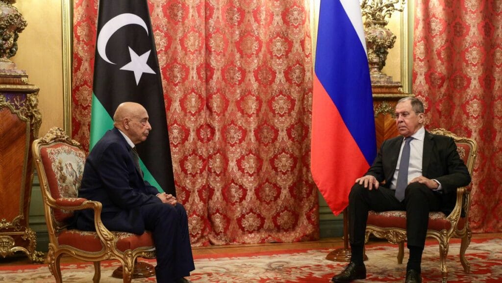 Der Präsident von Libyens Repräsentantenhaus, Aguila Saleh, mit dem russischen Außenminister, Sergej Lawrow