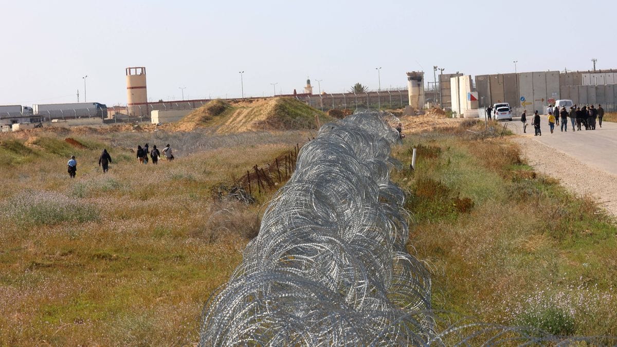 LKW mit Hilfsgütern am israelischen Grenzübergang Kerem Shalom bei ihrer Einfahrt nach Gaza