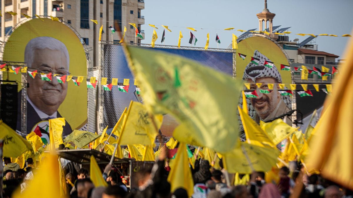 PLO-Chef Jassir Arafat und sein Nachfolger als Chef der PA, Mahmud Abbas