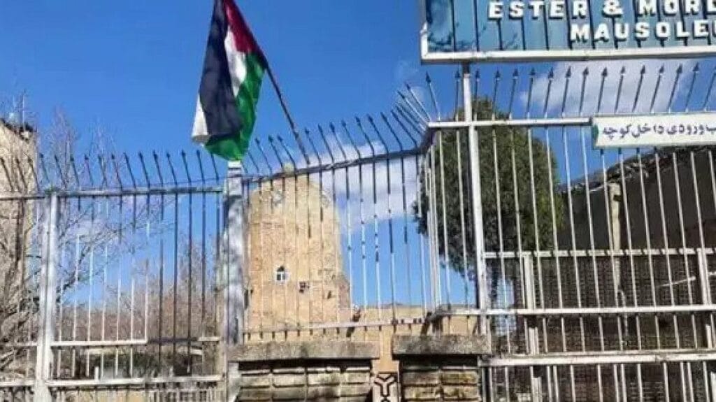 Flagge der Palästinensischen Befreiungsbewegung PLO auf dem Grab von Esther und Mordechai im Iran