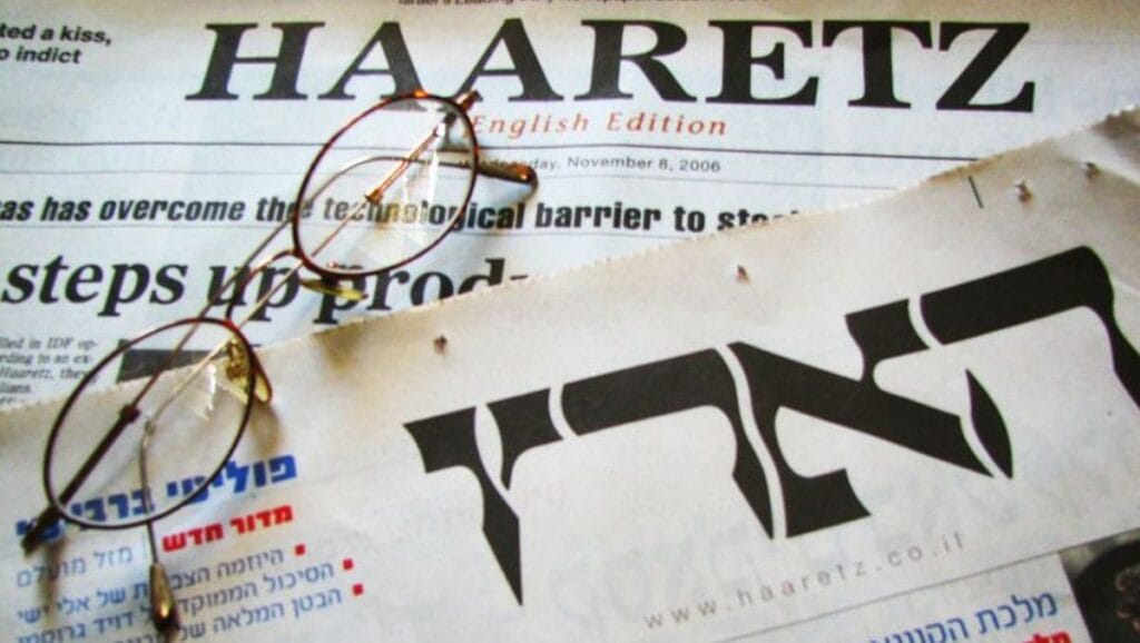 Englische und hebräische Ausgabe der israelischen Tageszeitung Haaretz (Quelle: Hmbr / CC BY 2.5)