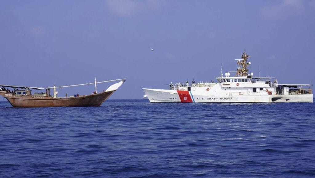 US-Küstenwache bringt Schiff auf, das Raketenteile und Waffen aus dem Iran an die Huthi im Jemen schmuggelt