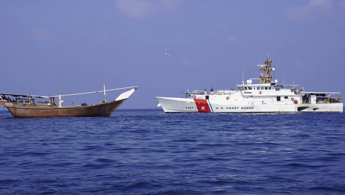US-Küstenwache bringt Schiff auf, das Raketenteile und Waffen aus dem Iran an die Huthi im Jemen schmuggelt