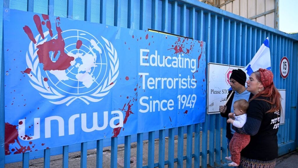 Demonstration vor dem UNRWA-Hauptgebäude in Jerusalem