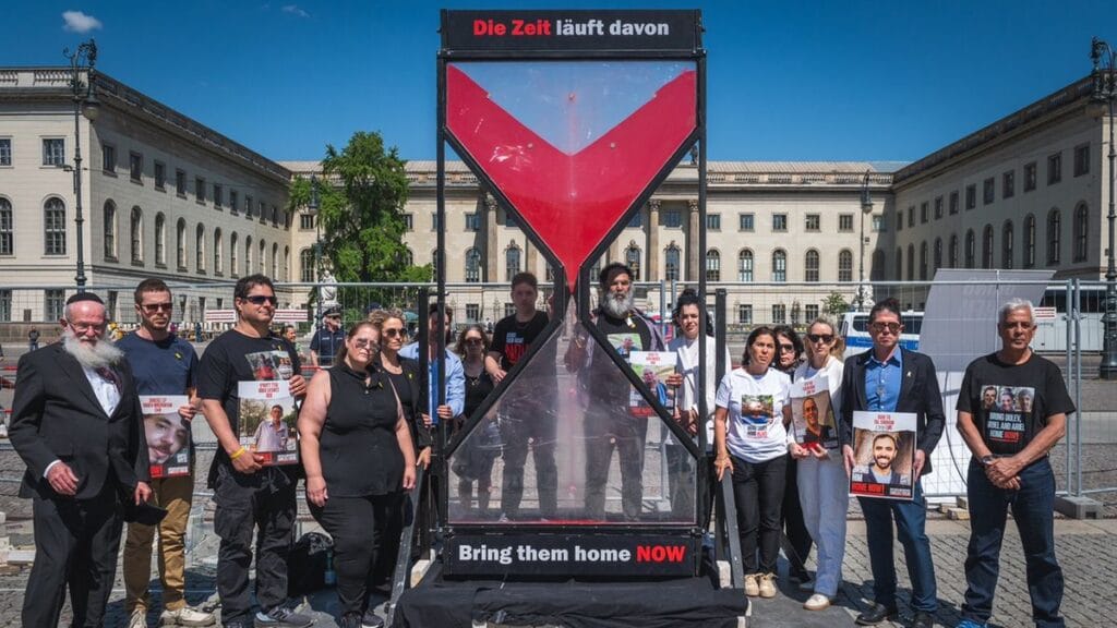 Die Sanduhr auf dem »Platz der Hamas-Geiseln« in Berlin