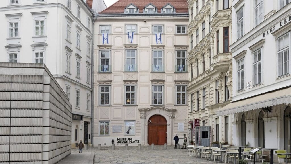 Auf dem Judenplatz wird Omri Boehm seine »Rede an Europa« im Rahmen der Wiener Festwochen halten