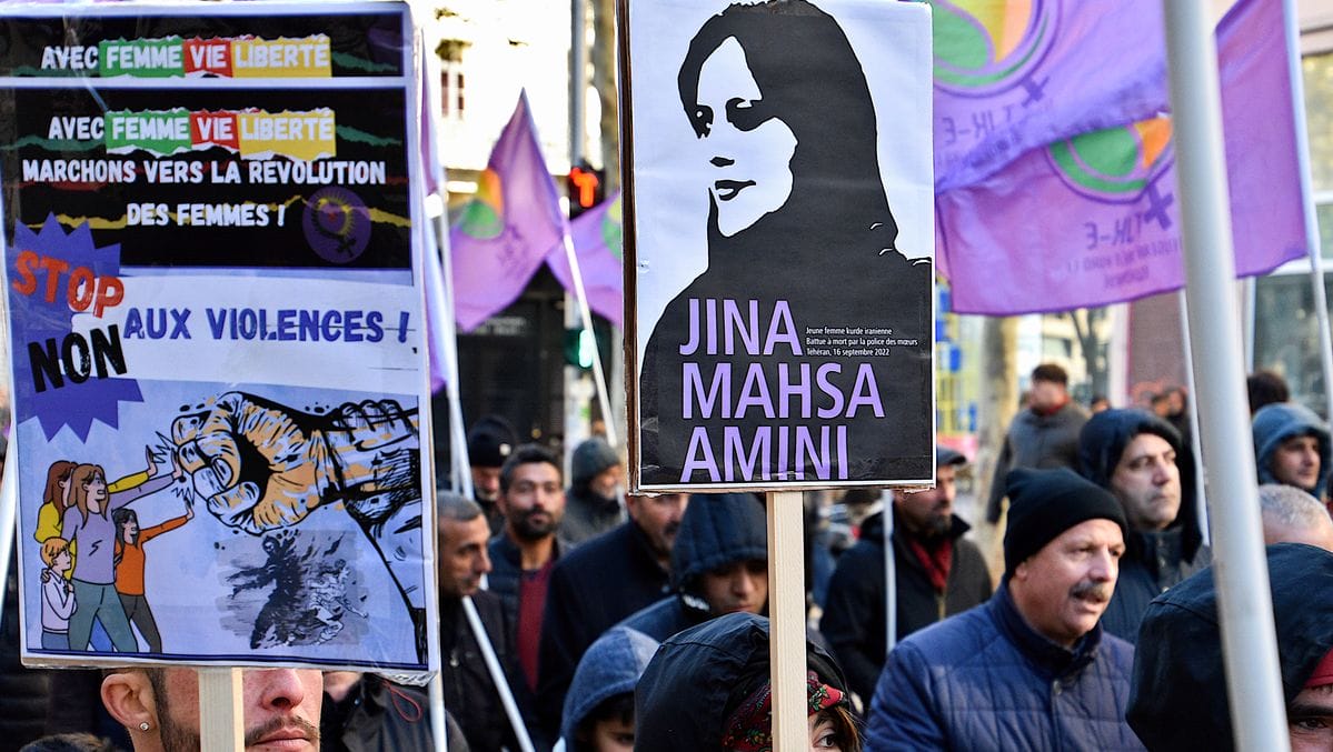 Protest gegen Verschleierungszwang und Gewalt gegen Frauen