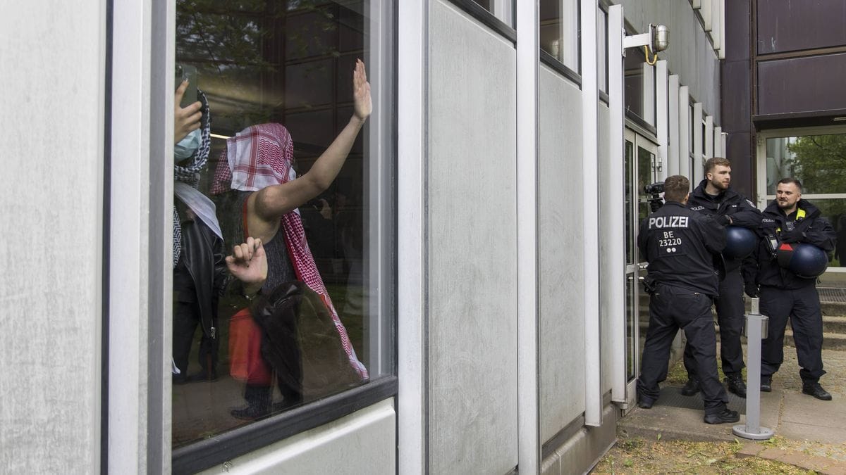 Gaza-Protest-Camp: Antiisraelische Aktivisten versuchen sich in der Freien Universität Berlin zu verschanzen