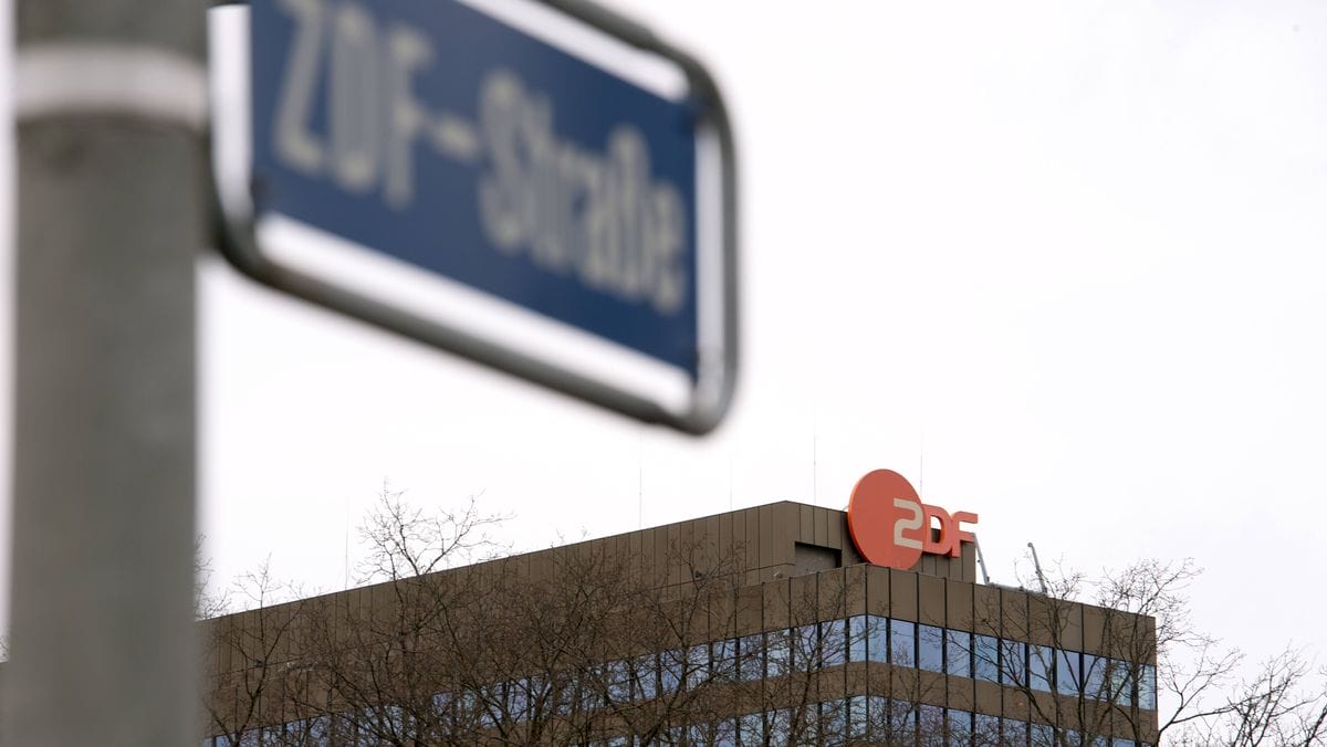 Das iranische Staatsfernsehen oder doch das ZDF-Sendezentrum in Mainz?
