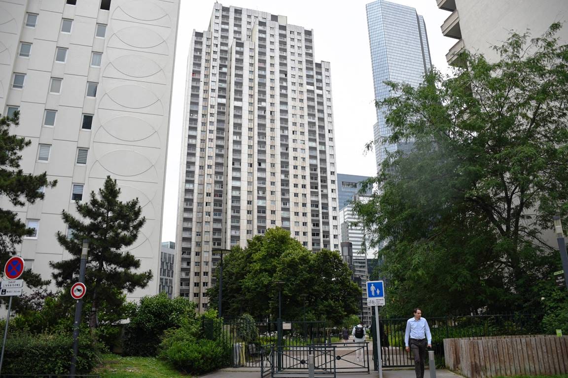 Nahe des Hochhauses in Courbevoie fand die antisemitisch motivierte Vergewaltigung einer Zwölfjährigen statt. (© imago images/Bestimage)