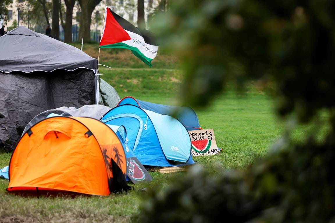 Das Protestcamp an der Uni Köln. (© imago images/Panama Pictures)